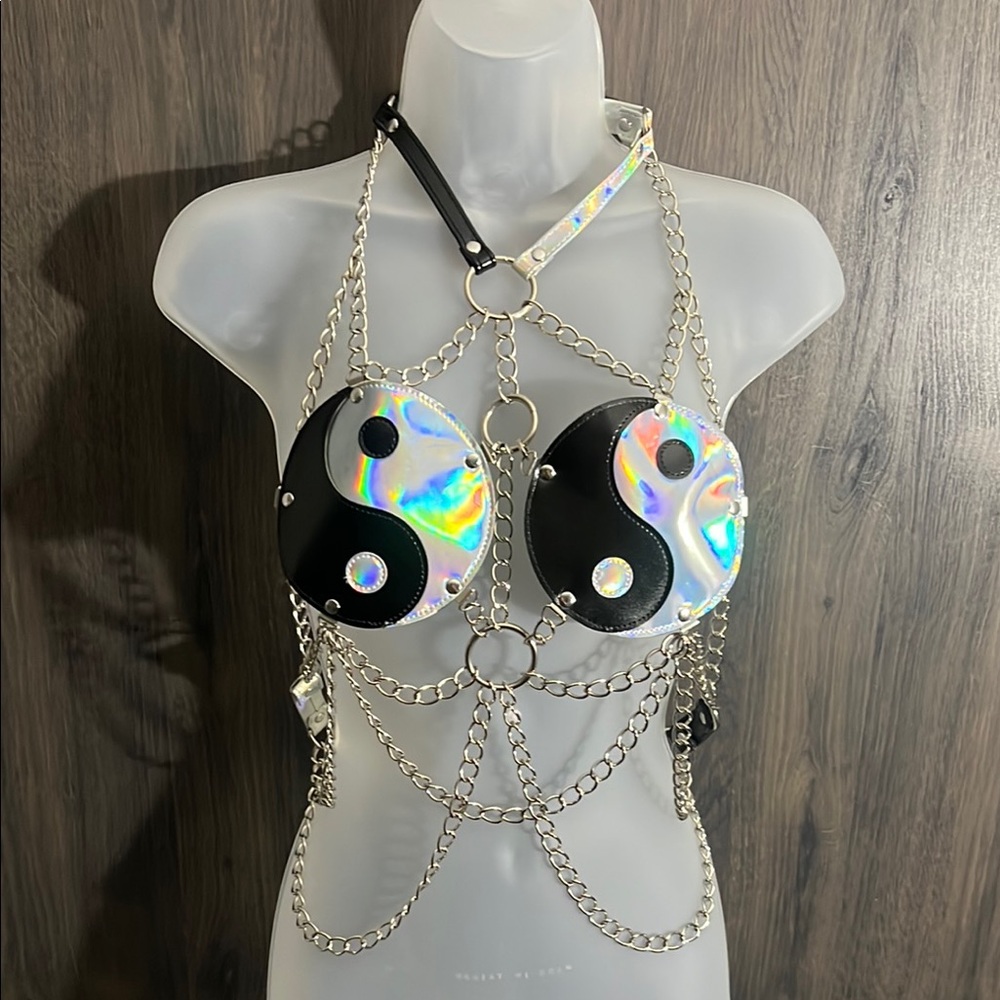 Holographic Yin Yang Chain Top